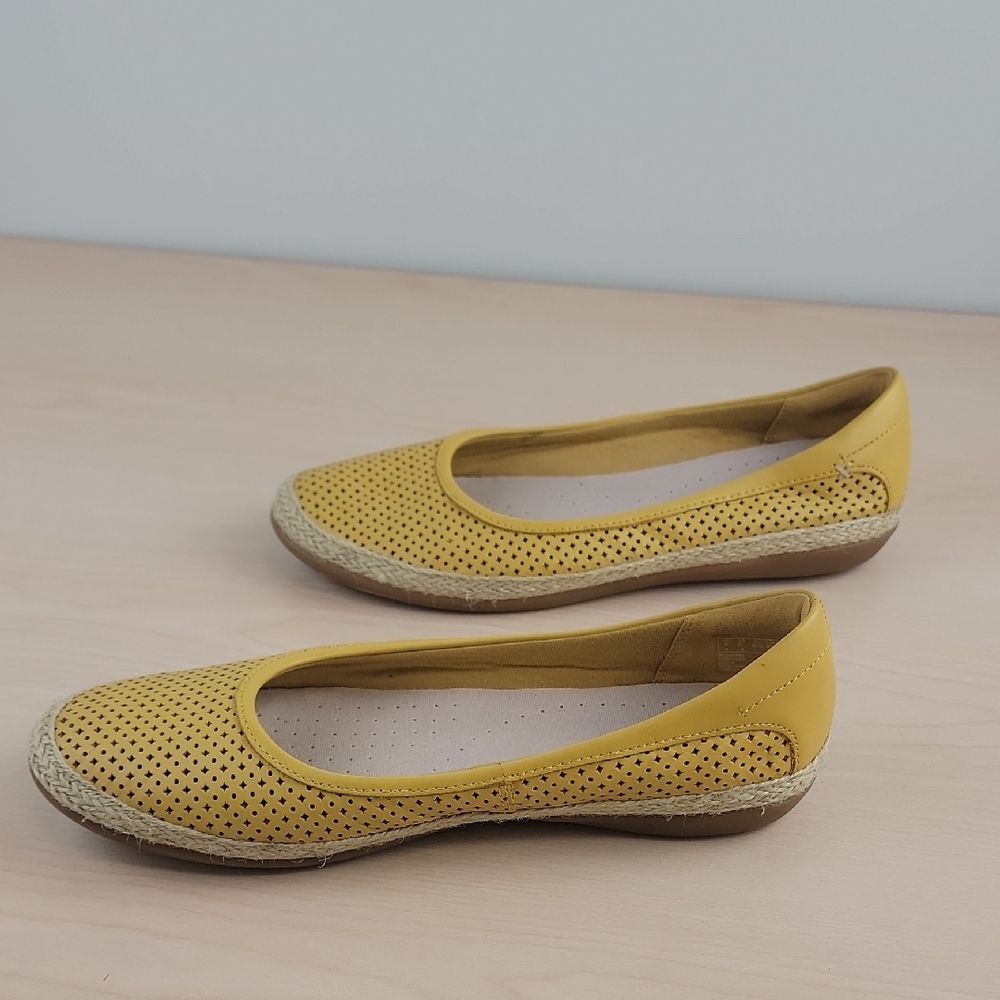 Clarks Mustard Perforated Flats - Picture 7 of 12